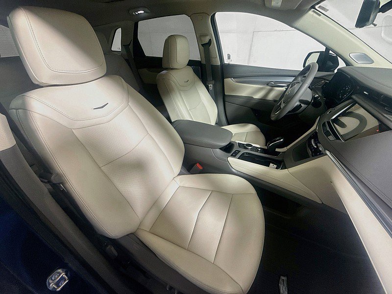 Used 2025 Cadillac XT5 Premium Luxury w/ Technology Package AWD/4WD image 30