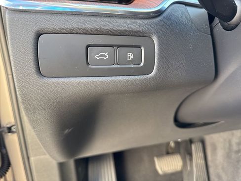 Used 2024 Volvo XC60 T8 Plus w/ Protection Package Premier image 20