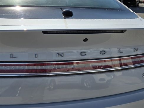 Used 2017 Lincoln MKZ Reserve image 10