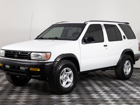 Used 1997 Nissan Pathfinder LE AWD/4WD image 1