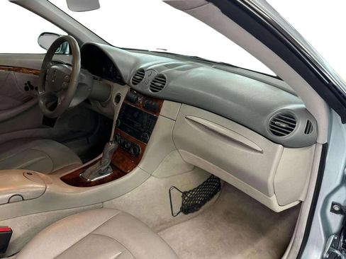 Used 2005 Mercedes-Benz CLK 320 Coupe image 9