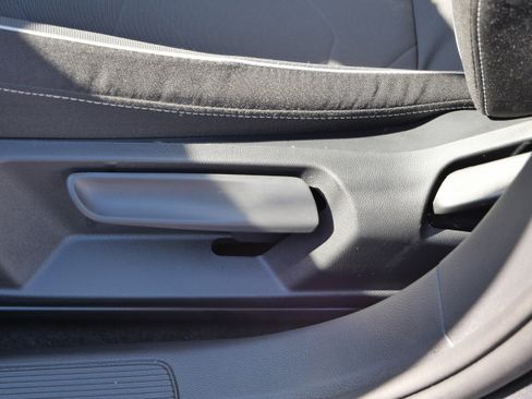 Certified 2025 Volkswagen Jetta Sport image 21