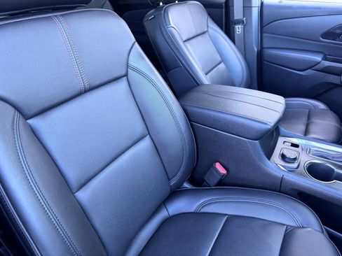 Used 2023 Chevrolet Traverse RS image 13