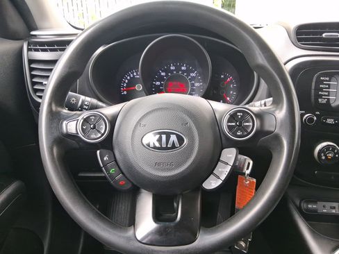 Used 2015 Kia Soul FWD image 22