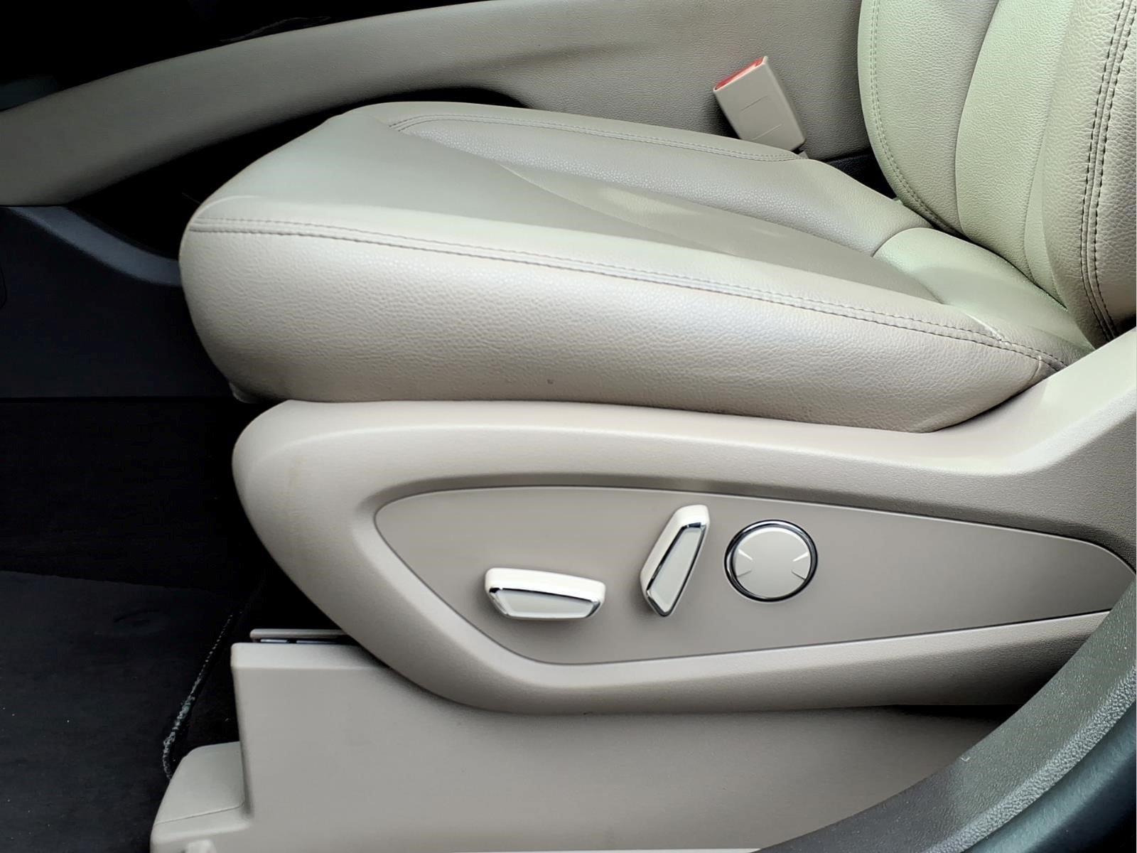 Used 2023 Lincoln Nautilus FWD w/ Premium Package image 15
