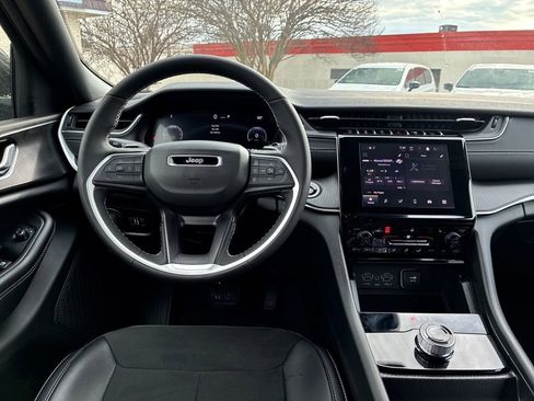 New 2025 Jeep Grand Cherokee L Laredo image 14