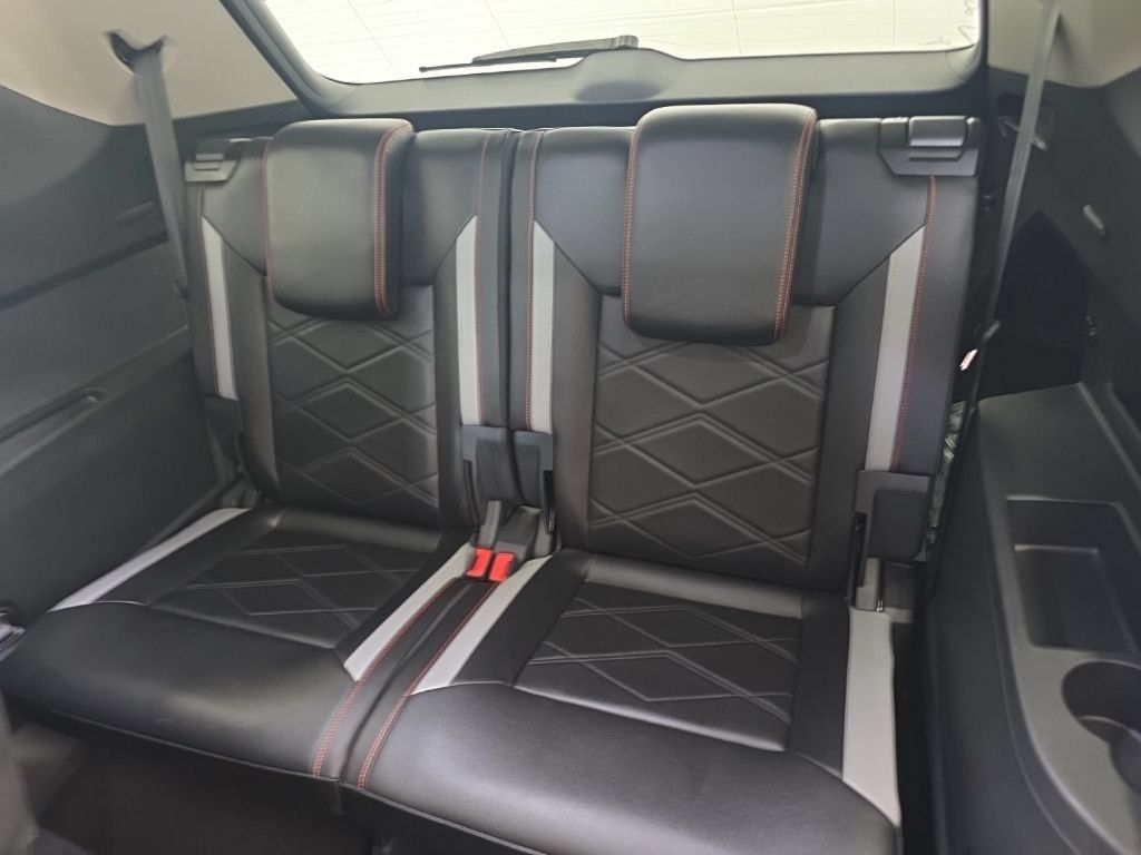 Certified 2024 Volkswagen Atlas Peak Edition SE AWD/4WD image 28