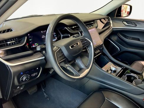 Used 2023 Jeep Grand Cherokee 4WD 4xe image 12