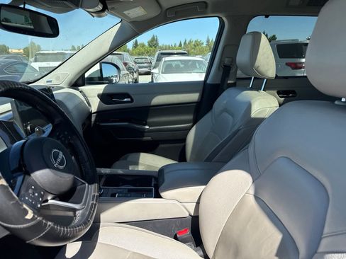 Used 2022 Nissan Pathfinder SL w/ SL Premium Package FWD image 17
