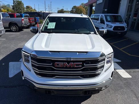 Used 2024 GMC Sierra 1500 SLT image 2
