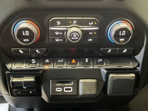 Used 2019 Chevrolet Silverado 1500 LT w/ All-Star Edition AWD/4WD image 29