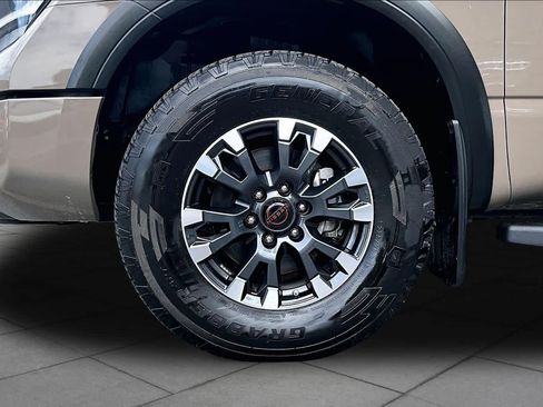 Used 2023 Nissan Titan PRO-4X w/ Pro-4x Convenience Package AWD/4WD image 11