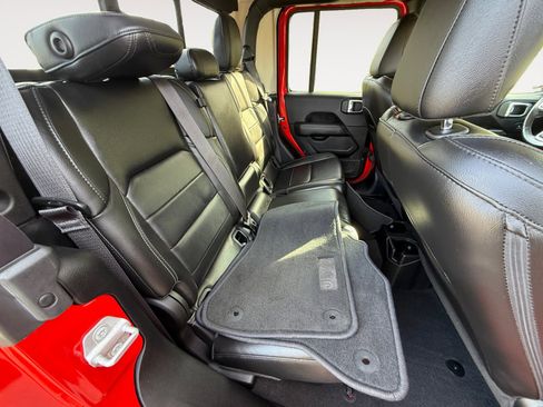 Used 2020 Jeep Gladiator Overland image 18