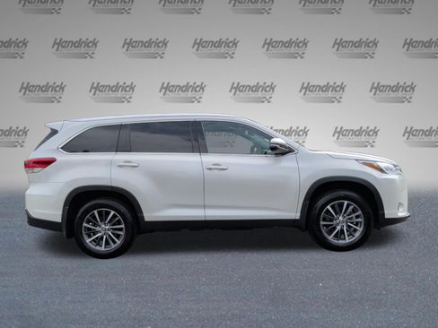 Used 2019 Toyota Highlander XLE AWD/4WD image 6