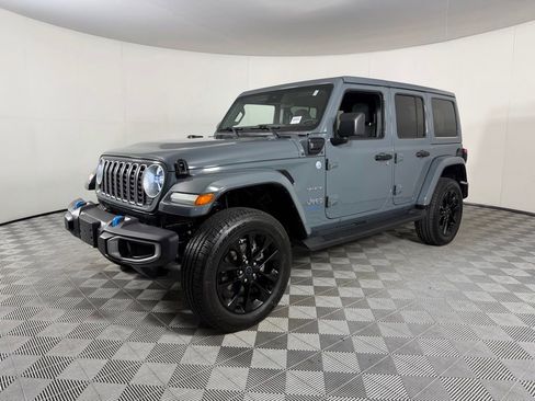Used 2024 Jeep Wrangler Unlimited Sahara w/ Safety Group AWD/4WD image 10