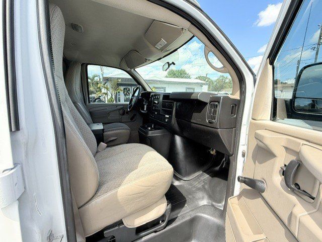 Used 2011 Chevrolet Express 2500 RWD image 6