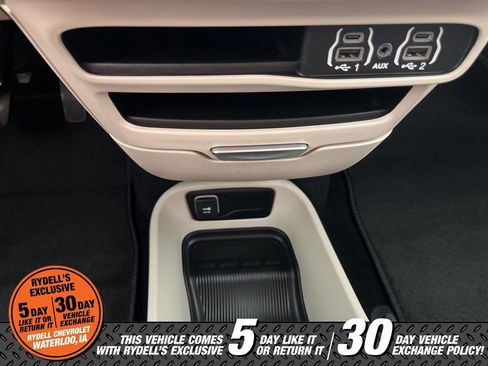 Used 2023 Chrysler Pacifica Touring-L FWD image 32