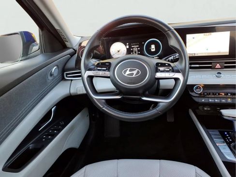 Used 2025 Hyundai Elantra Limited FWD image 24