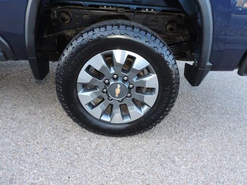 Used 2022 Chevrolet Silverado 2500 Custom w/ Custom Convenience Package AWD/4WD image 16