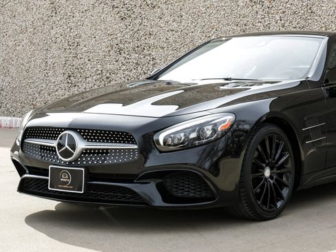 Used 2017 Mercedes-Benz SL 550 image 5