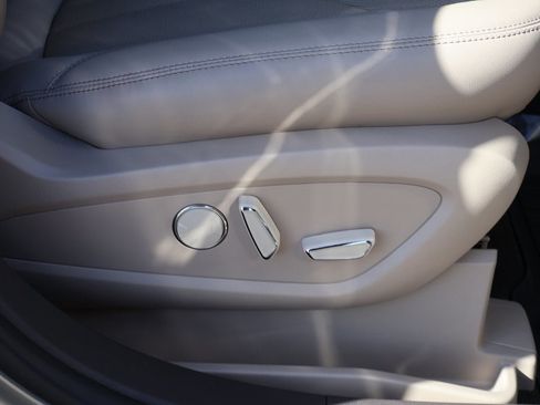 Used 2023 Lincoln Nautilus Reserve w/ Equipment Group 201A image 11