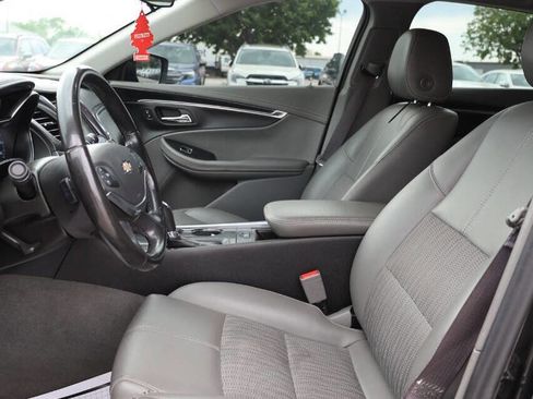 Used 2017 Chevrolet Impala LT FWD image 13