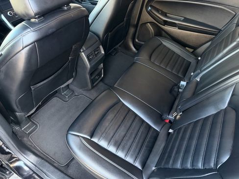 Used 2022 Ford Edge SEL image 17