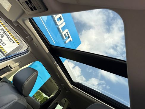 Used 2025 Nissan Rogue Platinum FWD image 24