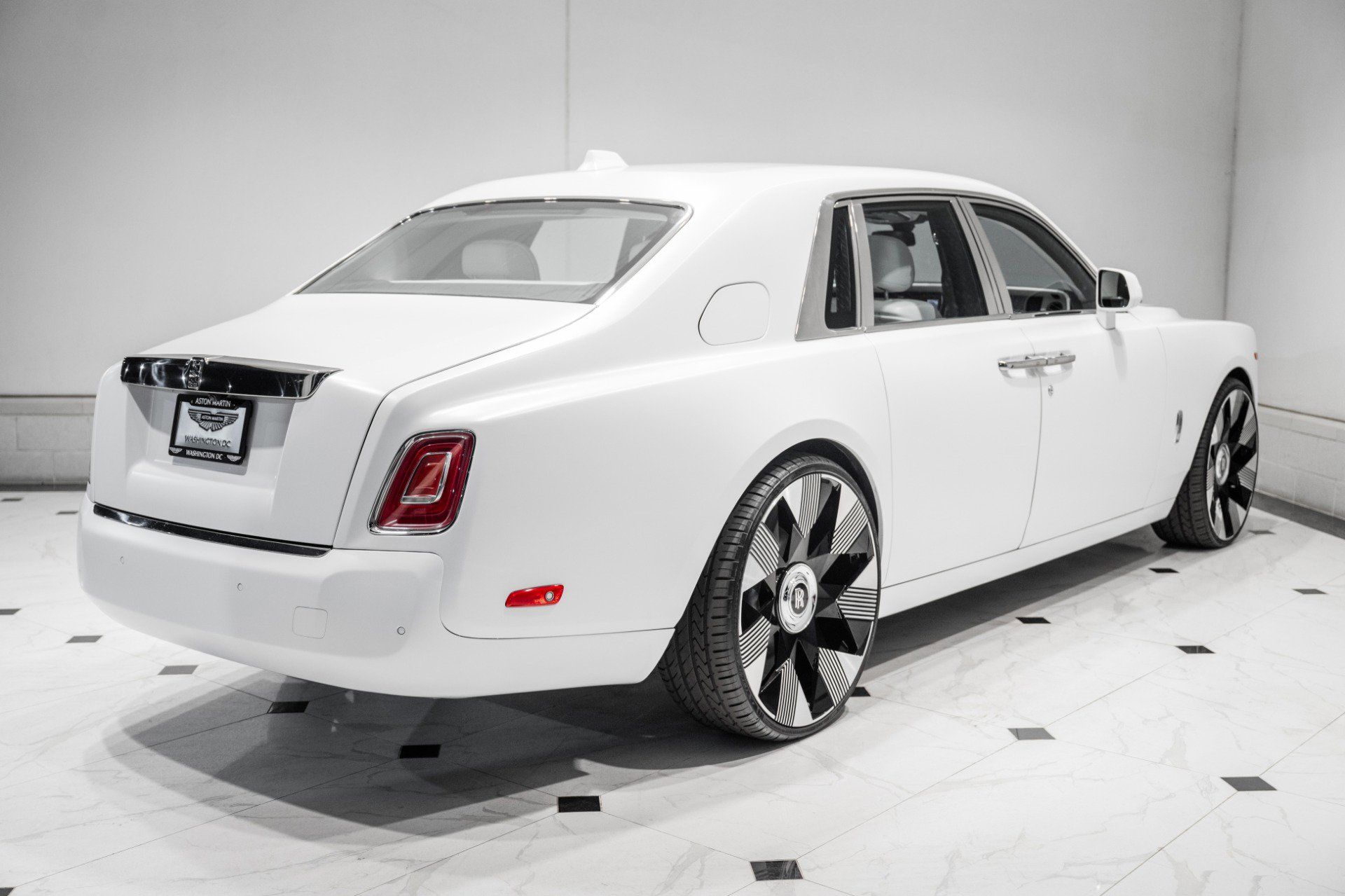 Used 2018 Rolls-Royce Phantom Sedan RWD image 9