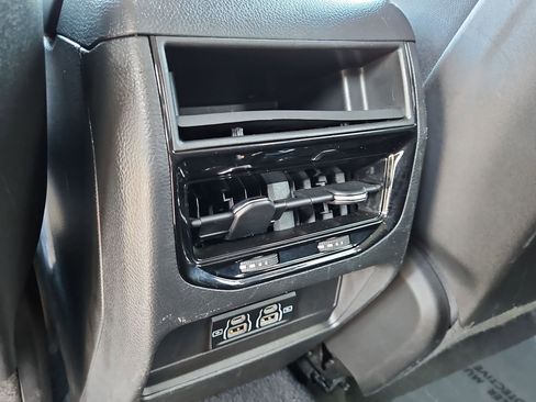 Used 2024 Jeep Grand Cherokee Laredo image 29