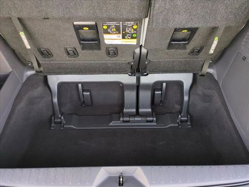 Used 2024 Toyota Sienna XLE w/ XLE Plus Package FWD image 6
