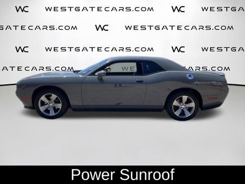 Used 2018 Dodge Challenger SXT RWD image 4