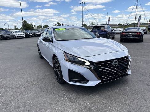 Used 2024 Nissan Altima 2.5 SR w/ SR Premium Package FWD image 15