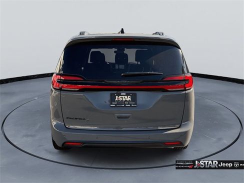 Used 2024 Chrysler Pacifica Touring-L w/ S Appearance Package image 6