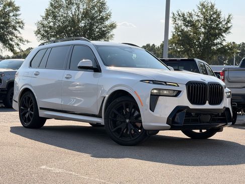 Used 2024 BMW X7 xDrive40i w/ M Sport Package AWD/4WD image 2