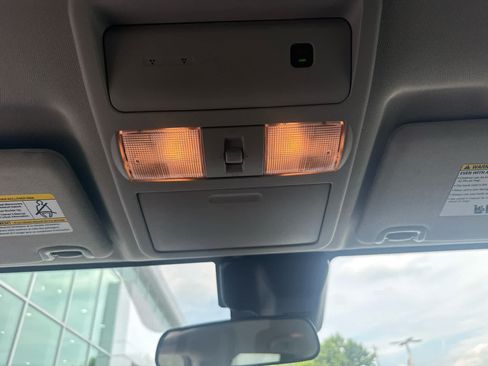 Used 2025 Nissan Frontier SV RWD image 15