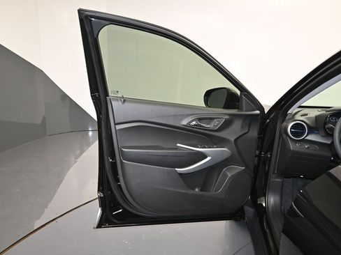 New 2026 Chevrolet Trax LS w/ LS Convenience Package FWD image 10