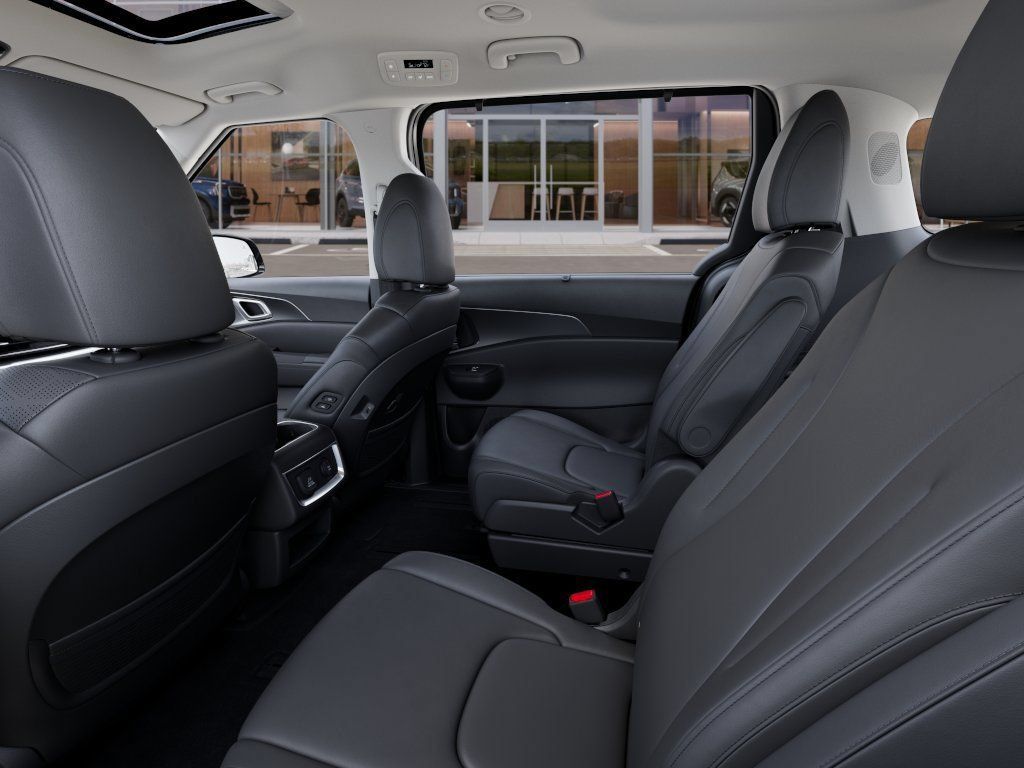New 2027 Kia Carnival SX w/ Dark Edition Package FWD image 18