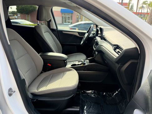 Used 2022 Ford Escape SE image 15
