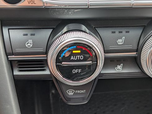 Used 2023 Genesis G70 2.0T w/ Sport Prestige Package RWD image 32