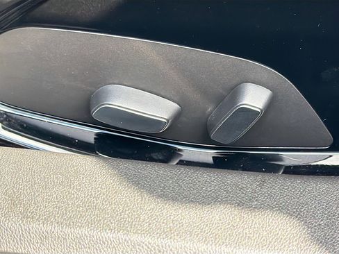 Used 2021 Chevrolet Corvette Stingray Convertible w/ 1LT image 22