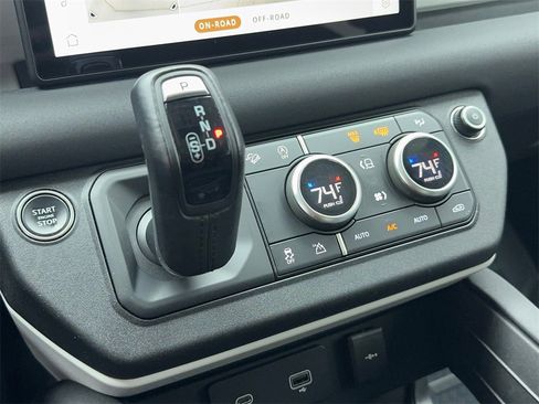 Used 2023 Land Rover Defender 110 SE image 34