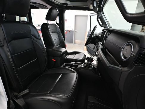 Used 2018 Jeep Wrangler Unlimited Sahara w/ Dual Top Group AWD/4WD image 48