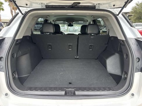 Used 2022 GMC Terrain SLE w/ Driver Convenience Package image 8