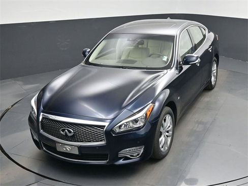 Used 2017 INFINITI Q70 3.7 image 46