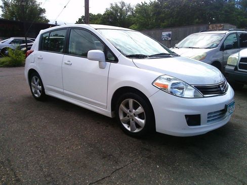 Used 2011 Nissan Versa Hatchback w/ Premium Pkg FWD image 1