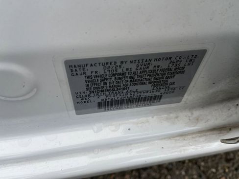 Used 2025 Nissan Versa SV image 9