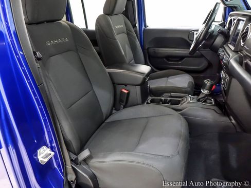Used 2020 Jeep Wrangler Unlimited Sahara w/ Uconnect 4C Nav & Sound Group AWD/4WD image 30