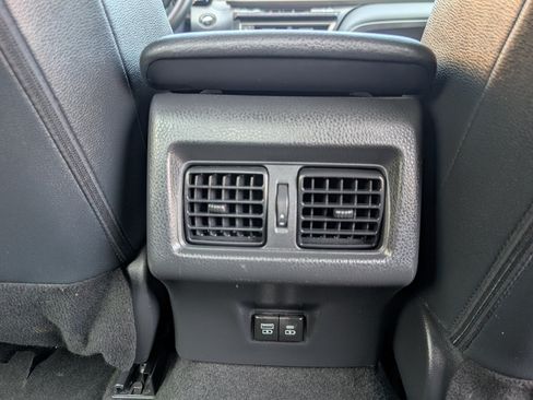 Used 2025 Toyota Camry SE FWD image 7