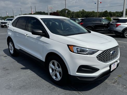 Used 2024 Ford Edge SE w/ Cargo Accessory Package AWD/4WD image 3